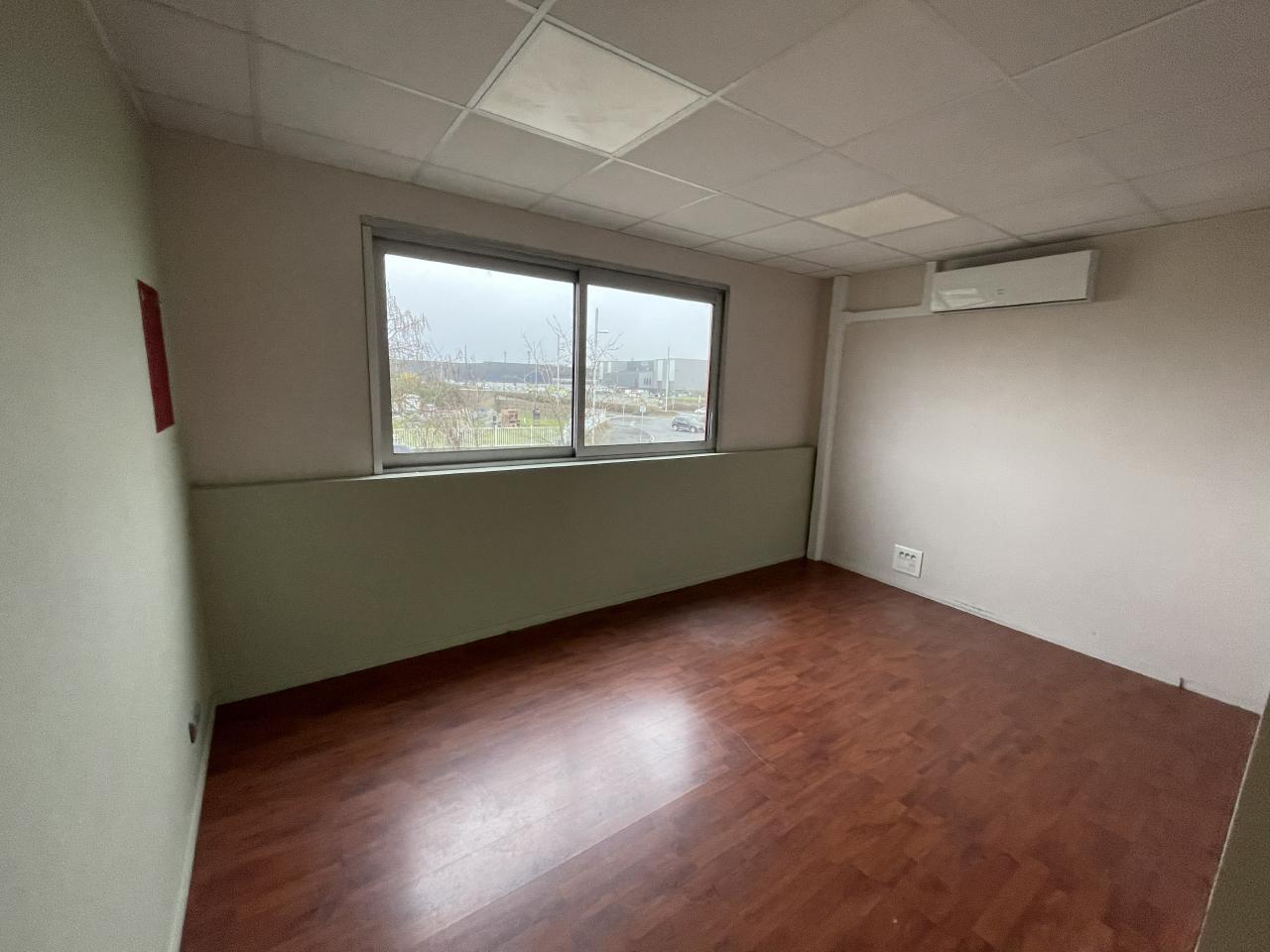Bureau Saint-Pierre-des-Corps 340m² Location bureau Saint-Pierre-des-Corps Indre-et-Loire OLBUR2420620 10